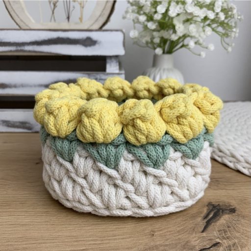 3D tulipános horgolt tároló kosár - Ekrü alap színes virággal, kicsi
