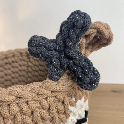 Szarvas horgolt tároló kosár