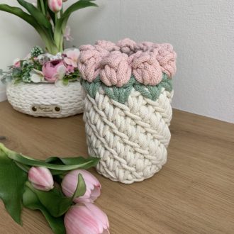 3D tulipános horgolt váza - Ekrü alap színes virággal 