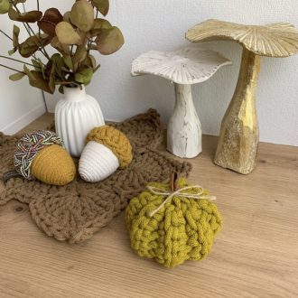 Fahéjas horgolt dísztök - 10 cm, Spicy yellow