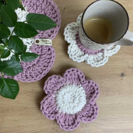 Virágos horgolt poháralátét