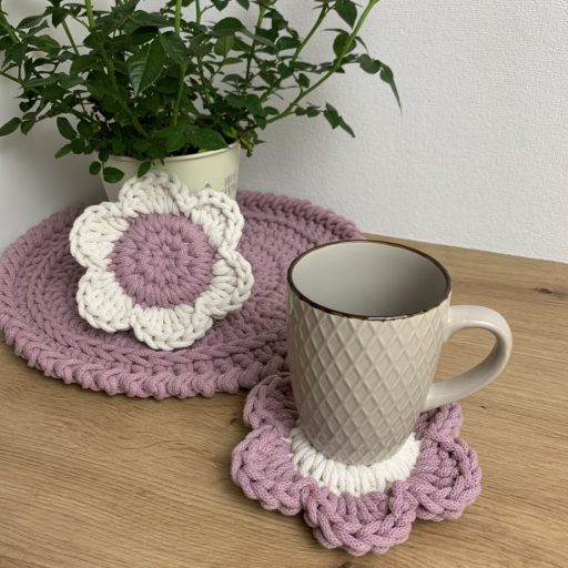 Virágos horgolt poháralátét