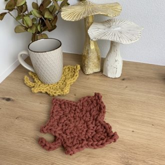 Juharfalevél horgolt poháralátét - Tégla